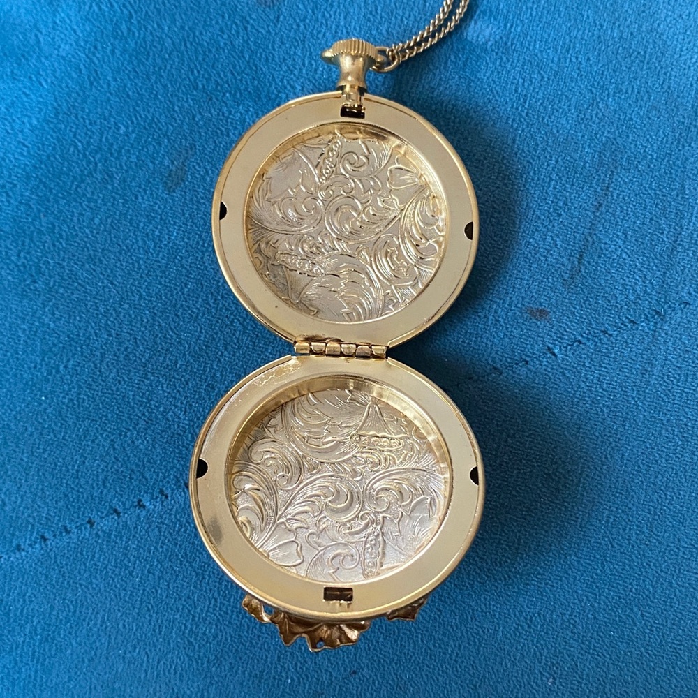 SOLD Vintage Ornate Brass Floral Round Locket Pendant Necklace Relief & Repoussé - Picture 5 of 9